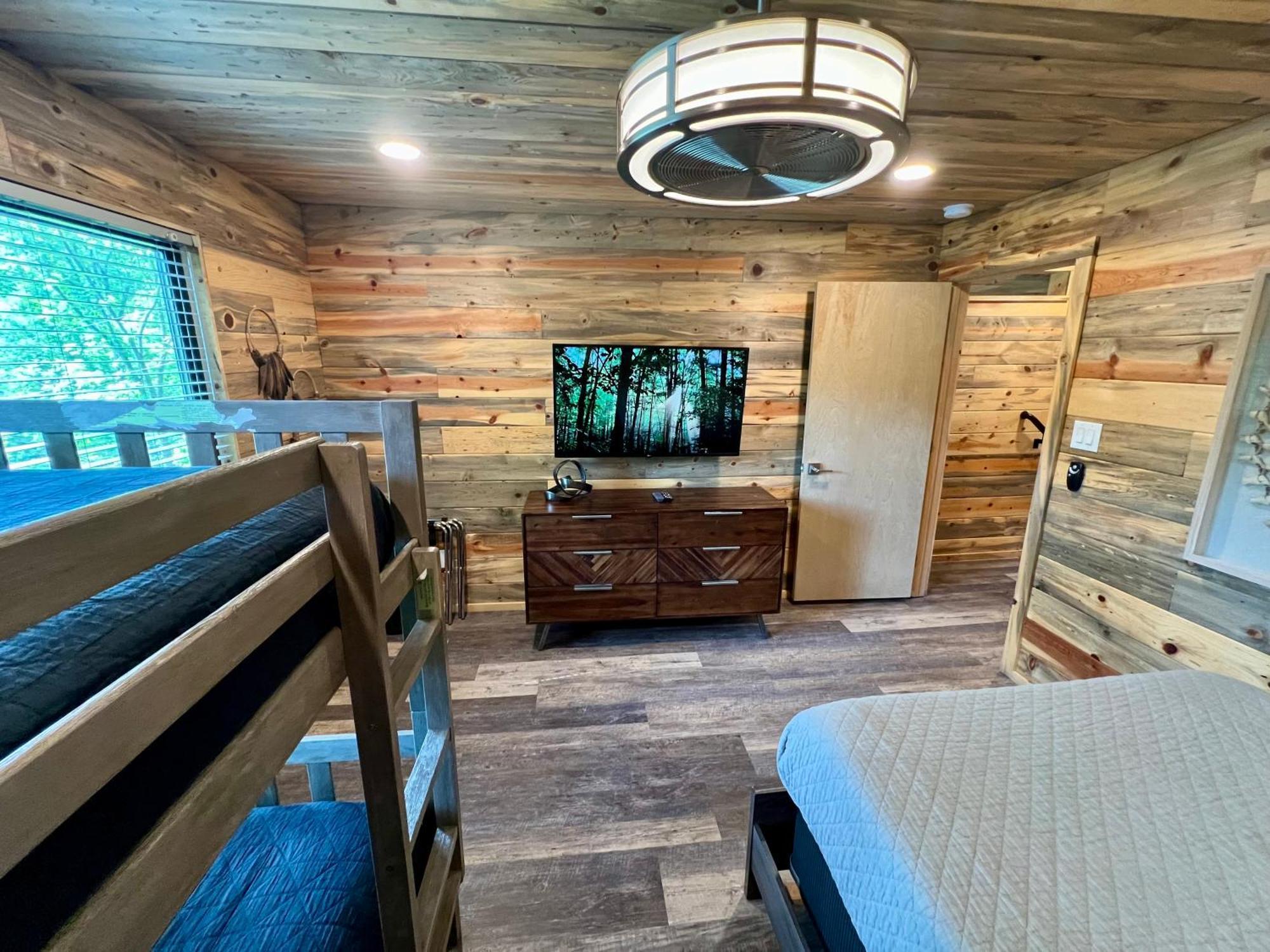 Experience Luxury At Smoky Mountain Hideaway, Just 5 Miles From Downtown Gatlinburg Villa Eksteriør billede