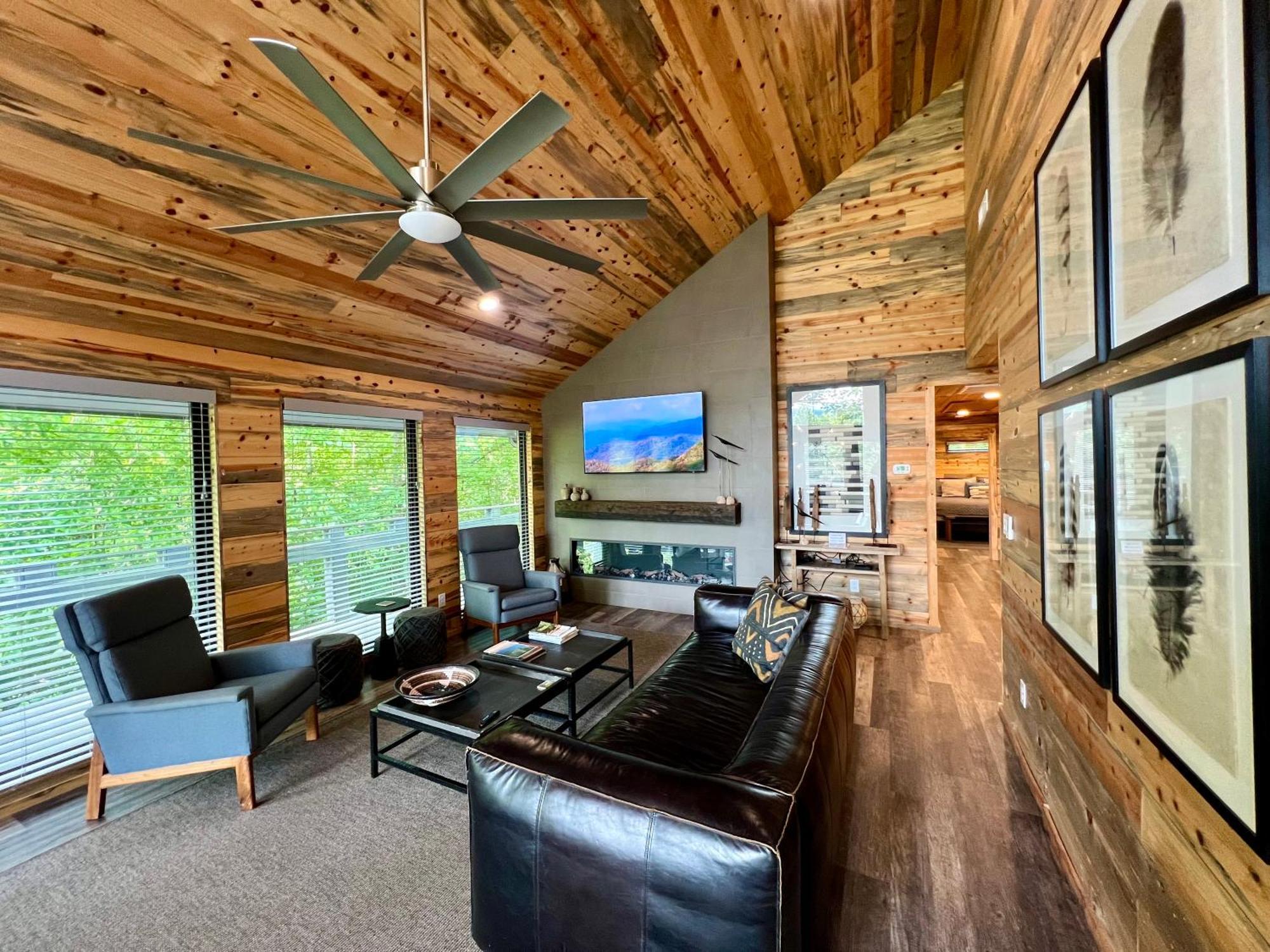 Experience Luxury At Smoky Mountain Hideaway, Just 5 Miles From Downtown Gatlinburg Villa Eksteriør billede